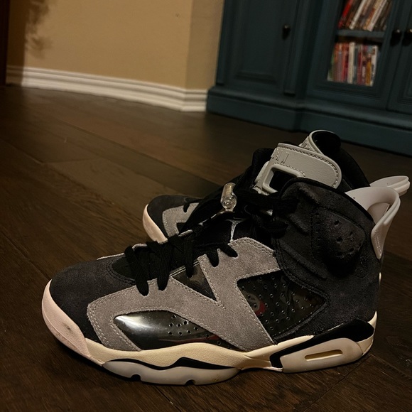 Authentic Jordans size 8 women - Picture 2 of 4